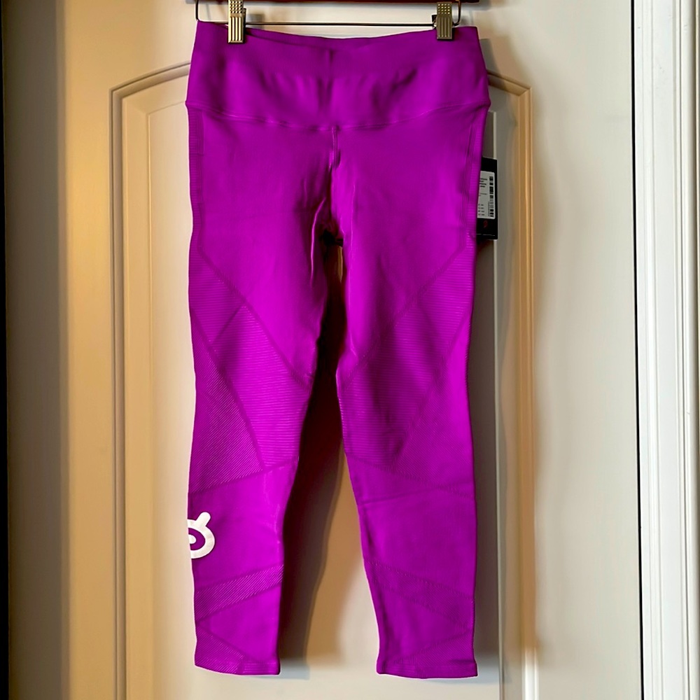 NWT Nux x Peloton seamless shapeshifter legging. Size large